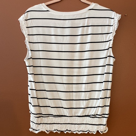 Laundry by Shelli Segall ladies T-shirt in black and white stripes size large. - Picture 2 of 8